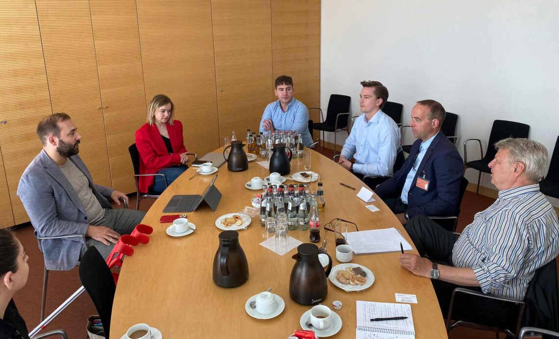 Ciwan Maksut Can i et møte mellom norske og tyske politikere i Berlin.