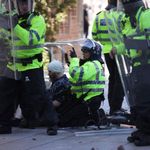 Voldsomme opptøyer i Storbritannia: Kaos i en rekke byer
